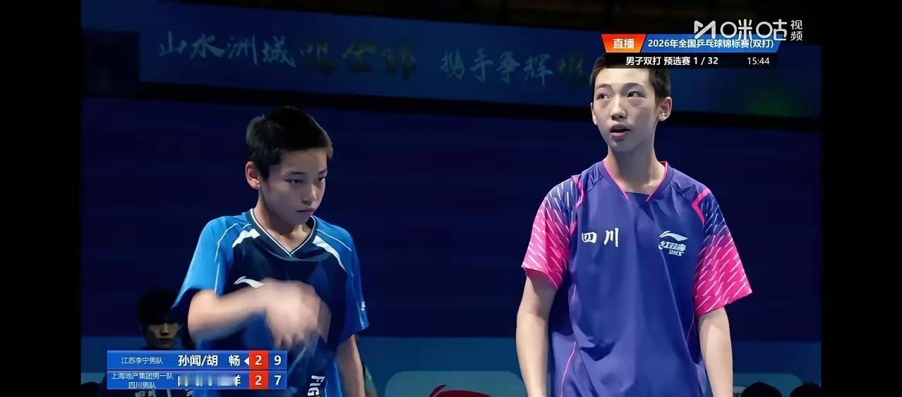 王励勤惊喜！王皓也惊喜！万万没想到两个才14岁小男孩，直面前国手，双方战至2