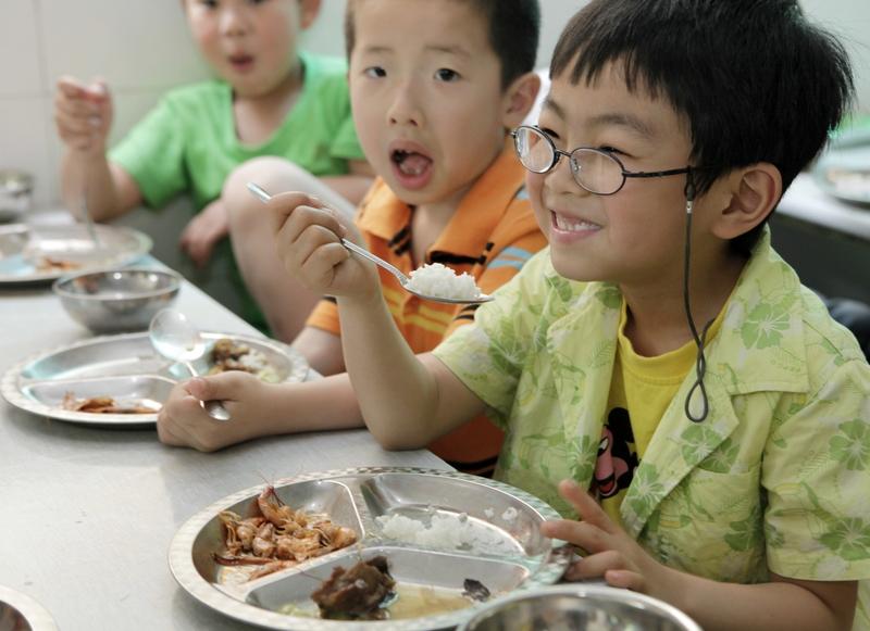 想长寿，有些习惯得安排上。饮食得均衡，多吃水果、蔬菜、全谷物和蛋白质，像鱼类、豆