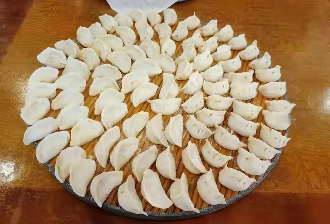 把饺子升级成“膳食宝塔”：一颗饺子，吃够全家一天营养1️⃣先拆塔：传统饺子