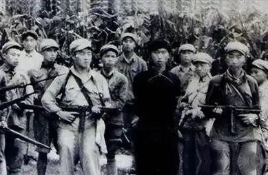 1950年4月12日，一位形迹可疑的男子悄然现身湖南省公安厅，用平静的语调说