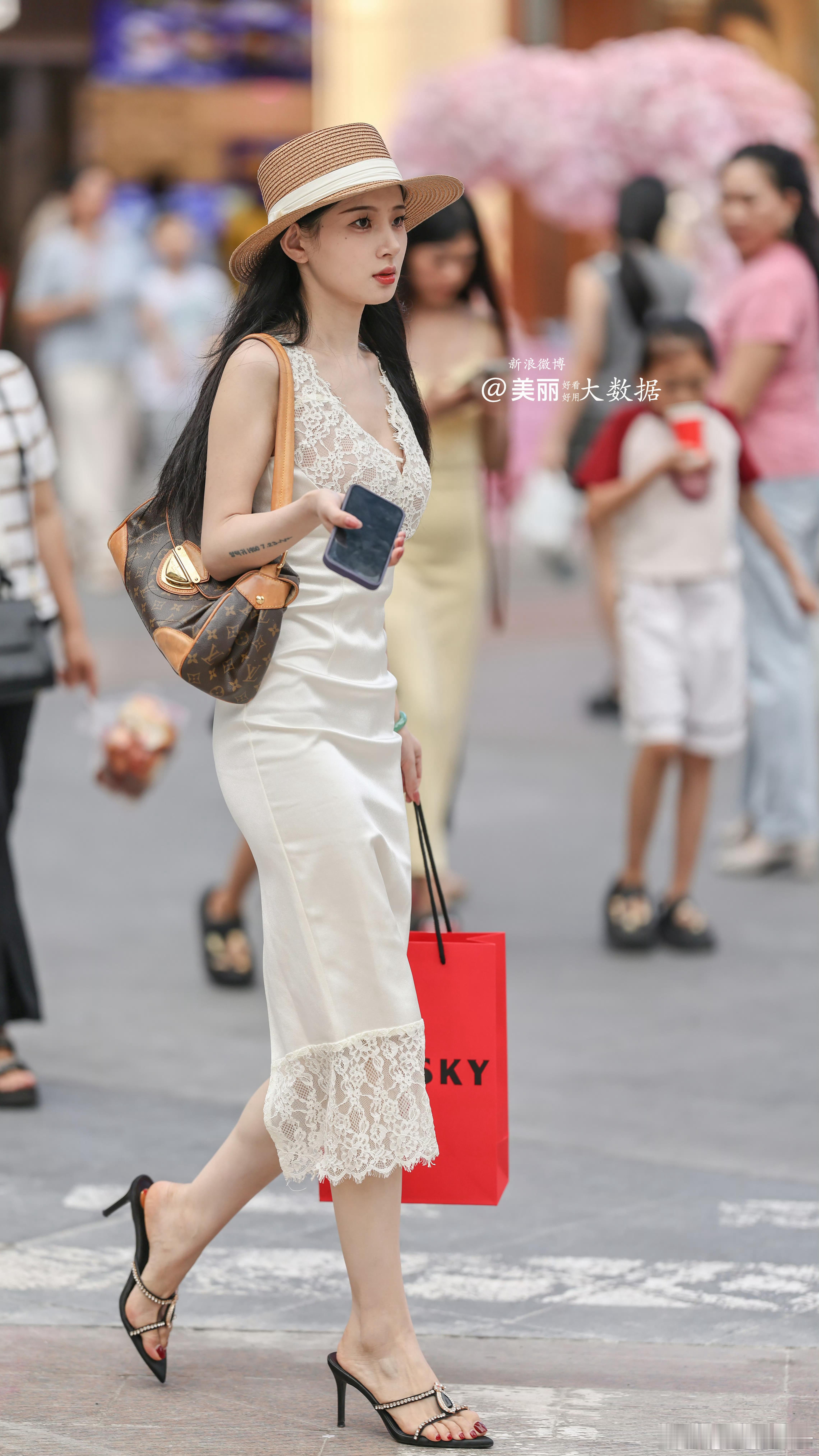 街拍气质穿搭小姐姐