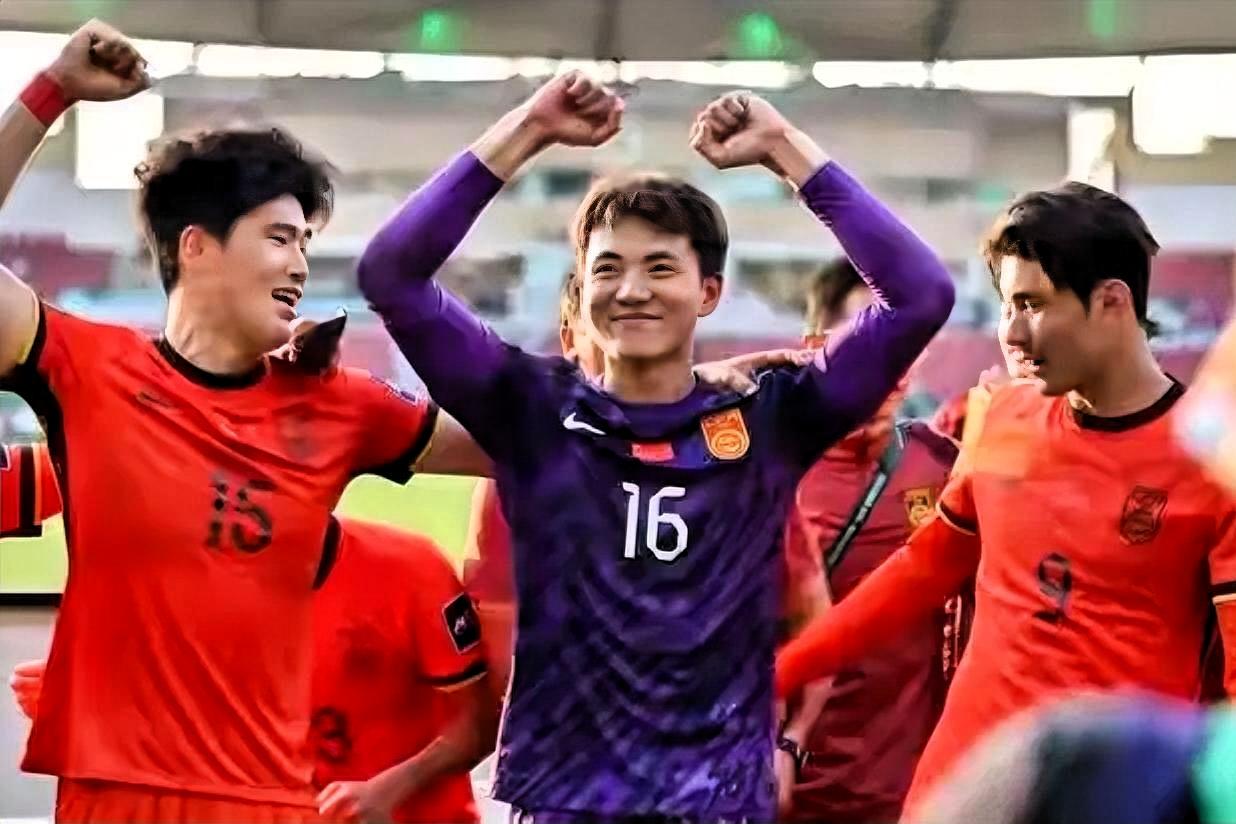 一、固若金汤的防守体系（最大优势）-零失球铁律：小组赛三战零失球，创队史