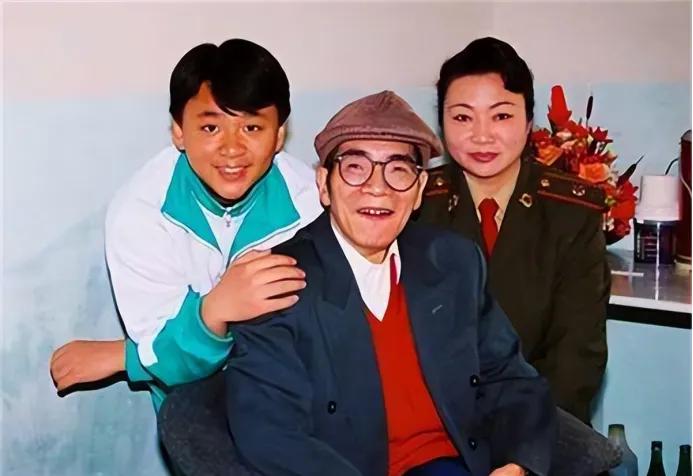 1980年，47岁的著名数学家陈景润迎娶29岁女军医，婚后生下儿子陈由伟。当