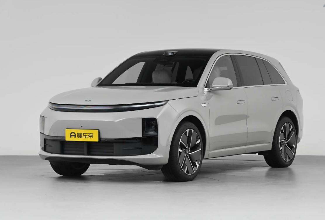 2月份，理想L6卖了4900辆。作为理想曾经最走量的车型，这个销量确实有点不