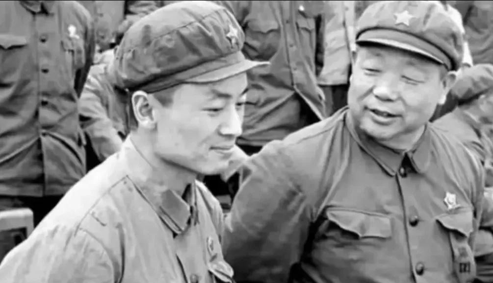 1947年，一个农民给解放军带路时，说了一句：“我有一个哥哥，叫陈锡联，跟红军走