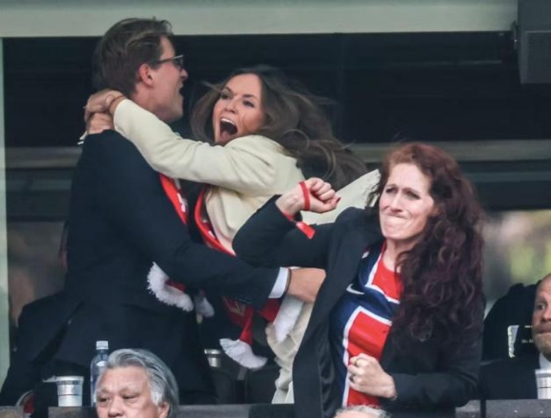 哈兰德光膀子抱22岁挪威公主，北欧礼仪圈炸锅，送巴西回家后嘴巴更大了