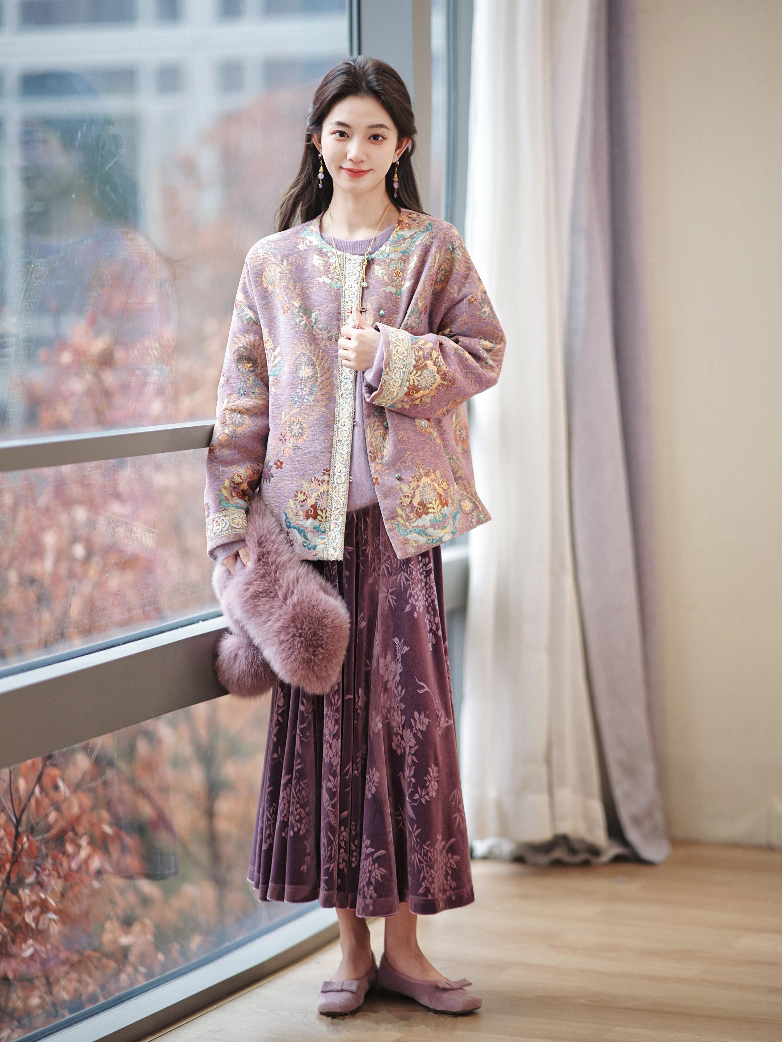 这繁复重工感～国风你别太牛了！100真丝填充+刺绣提花轻盈又暖和蛮抗风搭超蓬松