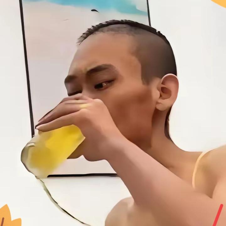 心酸！癌症晚期男子买酒自饮，这不是洒脱，是对生命最后的温柔心酸！这是想开了