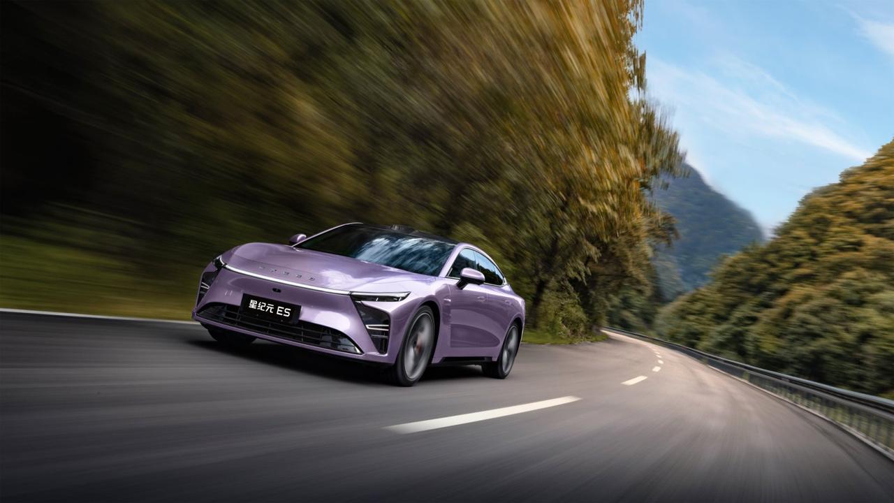 2025款星纪元ET作为星途旗下的中高端纯电SUV，在技术配置上有不少可