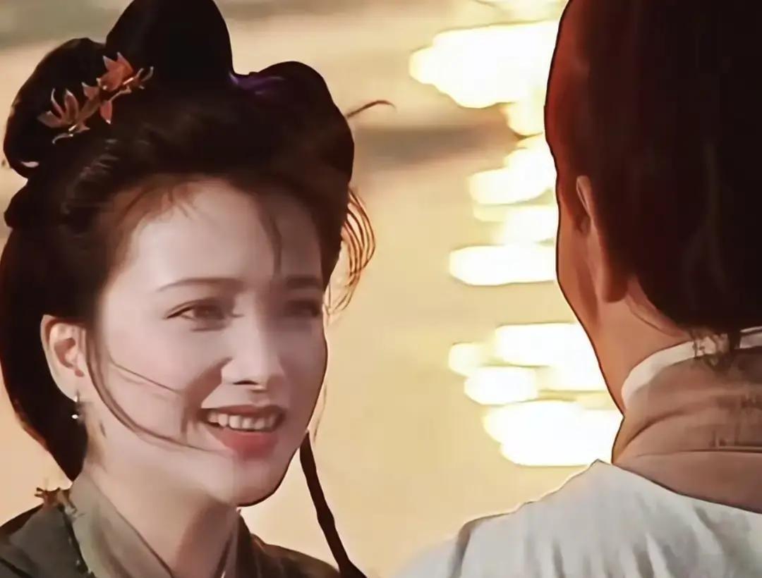 她去世那天，整个娱乐圈没几个人敢发嚎啕大哭的悼念微博。因为她是“收着演”的祖师