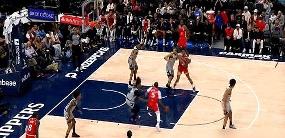 一年5000万美元，只为赌他健康。科怀·伦纳德本赛季出场不到60场，脚踝膝盖