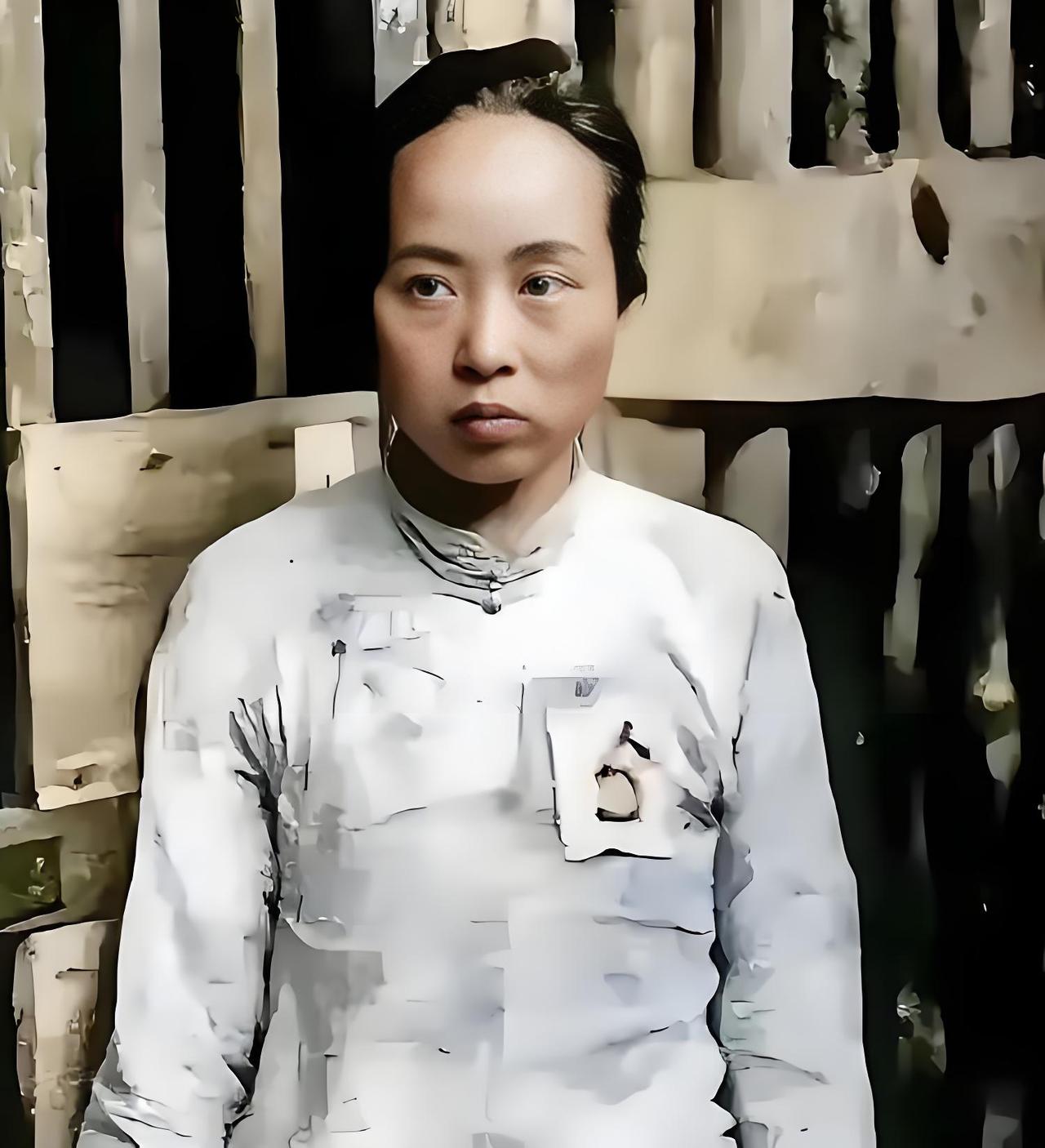 1937年11月24日，她是趴着被处决的，留下了这张遗照。魏文全，年芳25岁，时