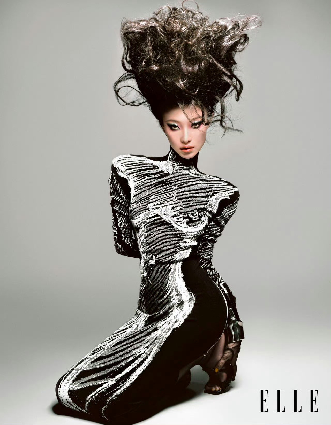 倪妮躺出了超S曲线ELLE开季刊封面一出来就被惊艳到！倪妮松弛又高级的姿态，轻