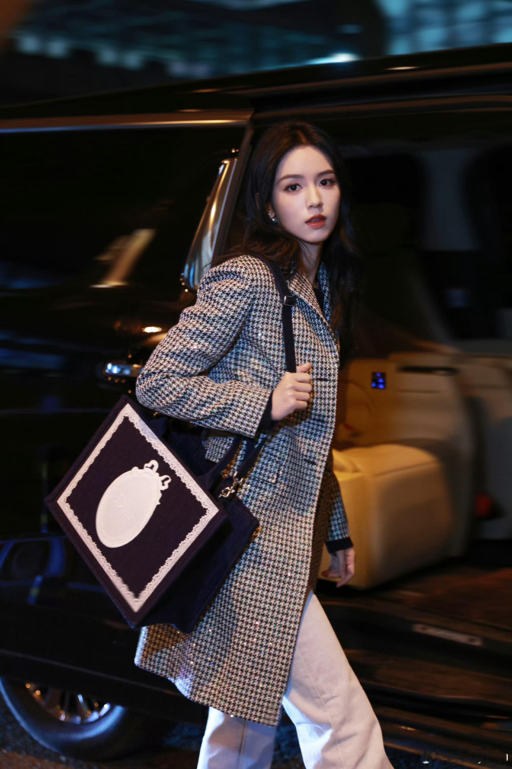 周也千金感拉满期待迪奥品牌大使周也