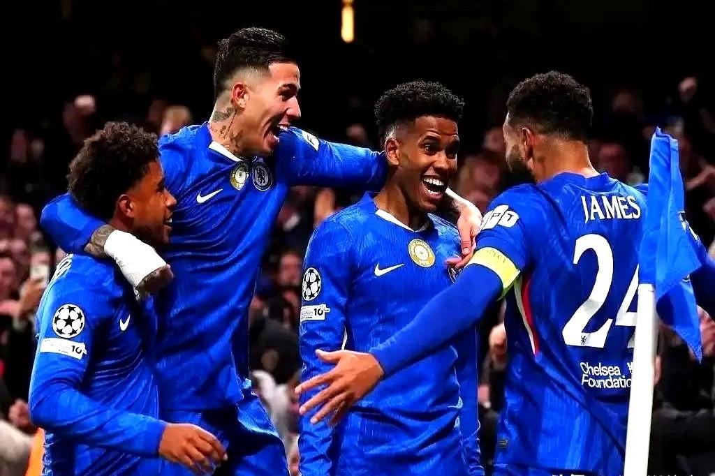 巴萨的左边路，真的已经没眼看了。惨败给切尔西那场球，哈维的高压战术直接被人家