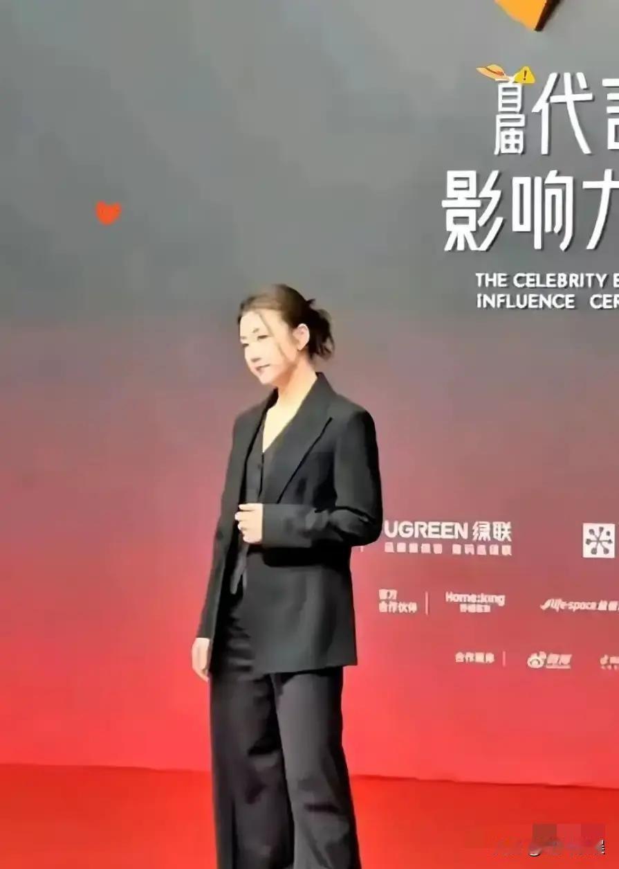 陈梦，把全场都比下去了！体坛炸了！邓亚萍沉默了，王楠也闭嘴了，到底发生了什么