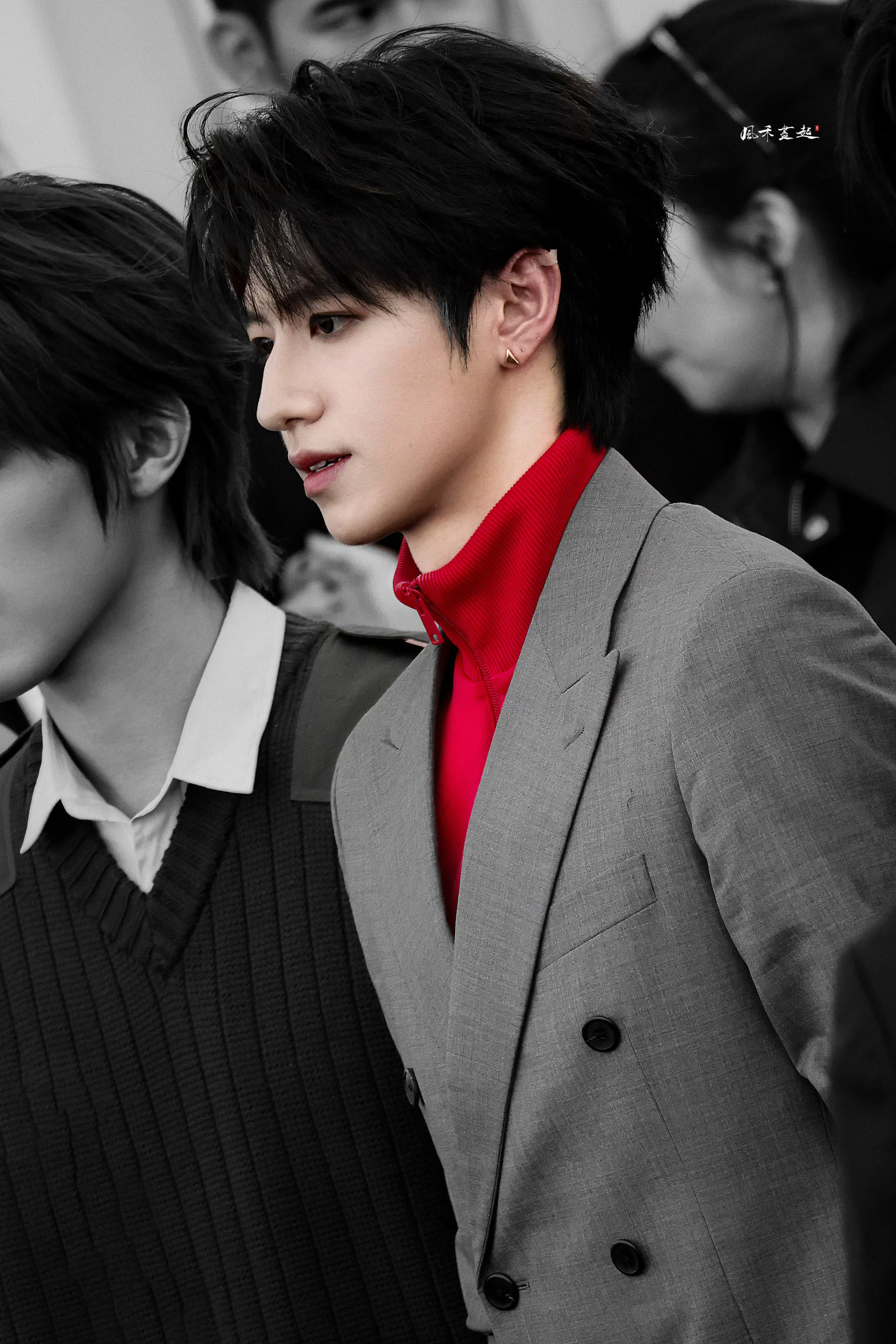 好伟大的一张脸就这么闪耀米兰朱志鑫太争气咯朱志鑫Prada米兰时装周