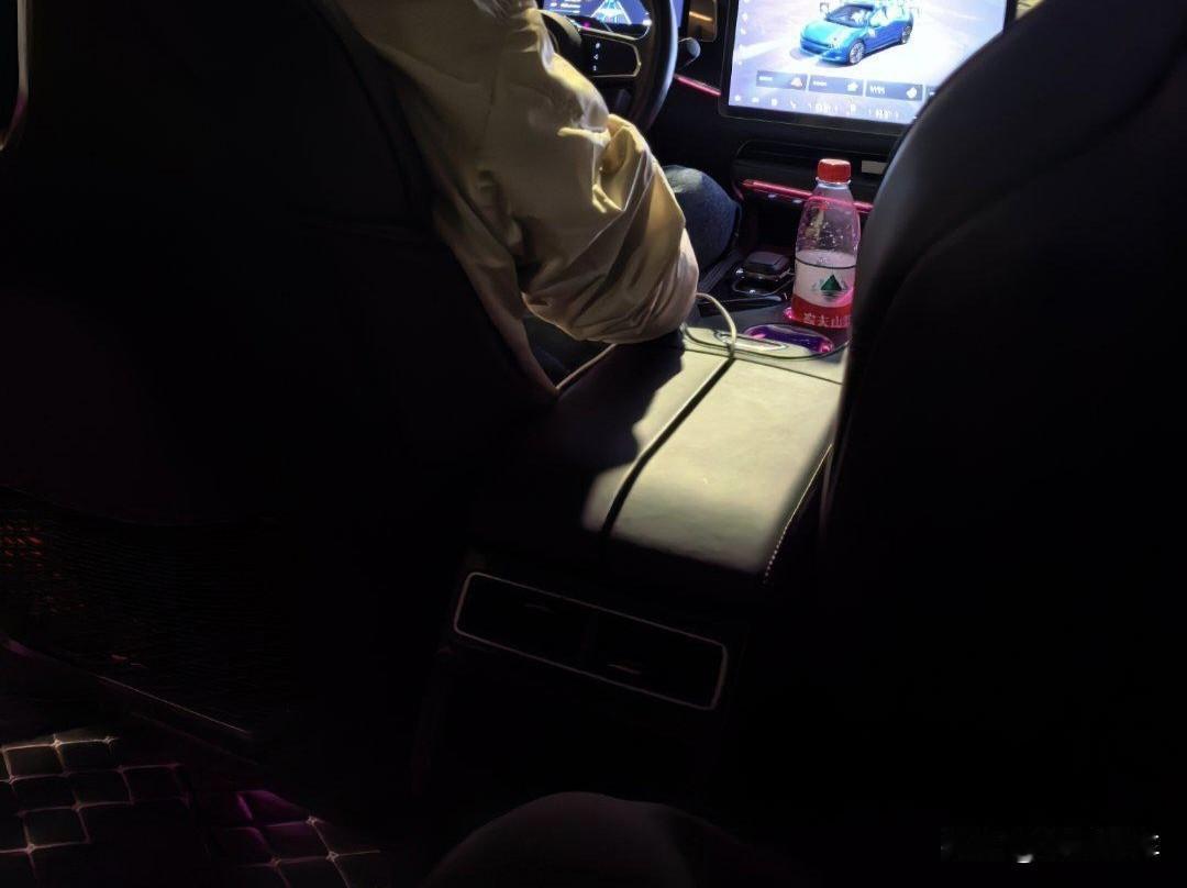 宁可选择独立悬架也不要选择扭力梁。我是深有体会，扭力梁的车在平路上可能不觉得有