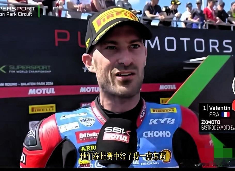 赛场上瓦伦丁那股不要命的狠劲，真不是演出来的。很多人以为他想给雅马哈点颜色看