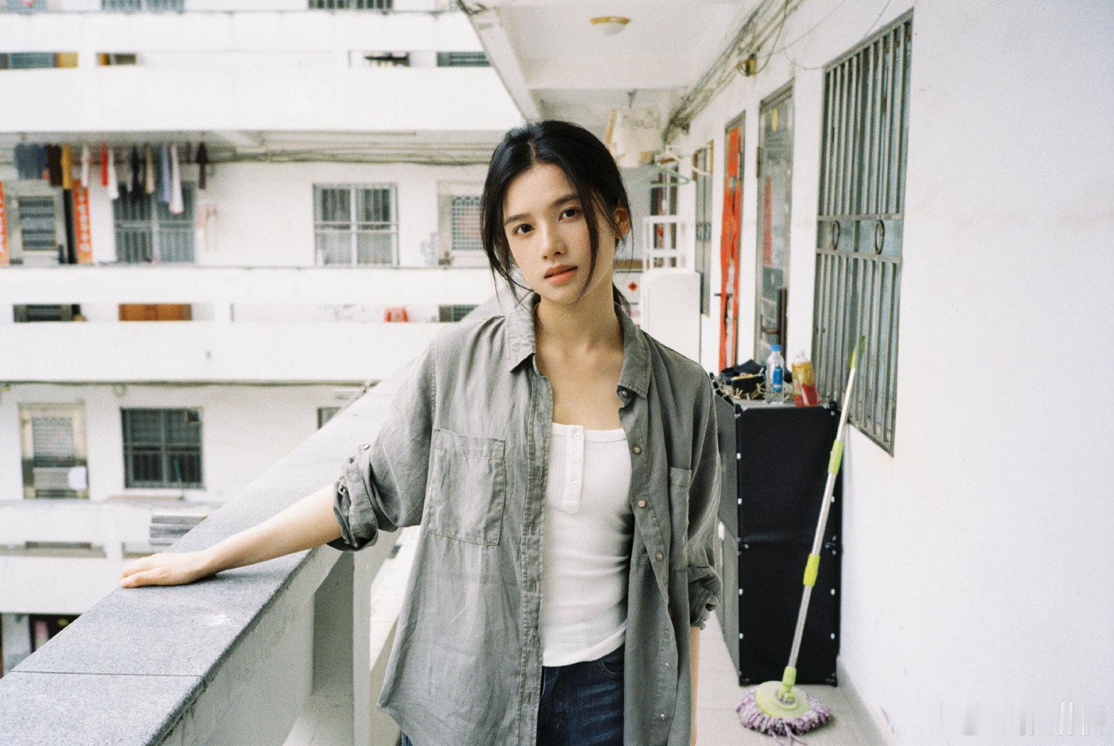 #张婧仪#把宇宙的星辰和月光，都摘下来放进你的口袋里​