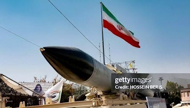 一旦开战，伊朗最好不要只盯着美国航母，应该把重点放在中东美军基地上。美国敢把航母