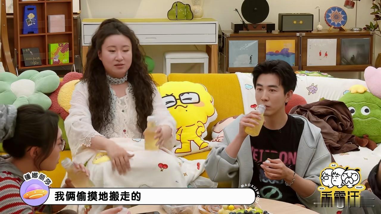 李雪琴一脸疑惑地问锤娜丽莎和李川：“你们在上海住了？我一直以为你们住北京。”锤娜