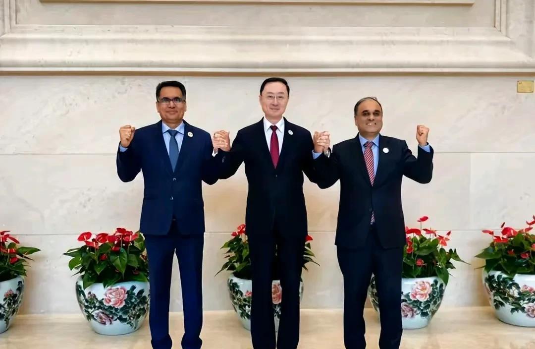 印度颐指气使令人失望，中国“另起炉灶”不再惯着，莫迪心里慌了！据多家媒体消息称