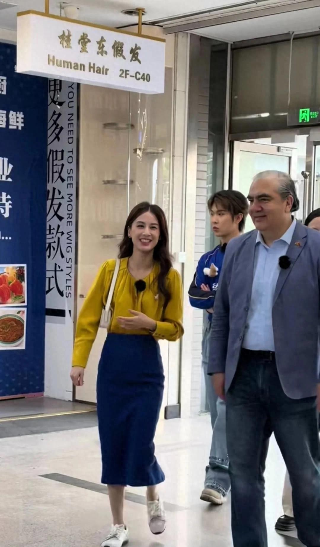 黄圣依本人真的好漂亮好瘦，好有气质，本人比上镜好看太多了