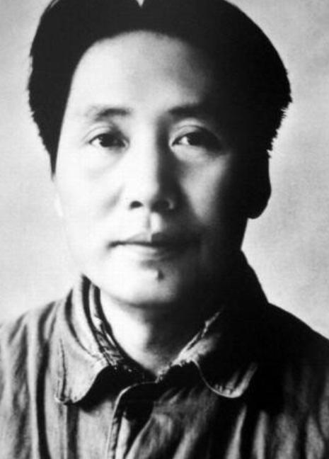 毛泽东主席三次警告美国。第一次是朝鲜战争，警告美国不要越过三八线。第二次是解放军