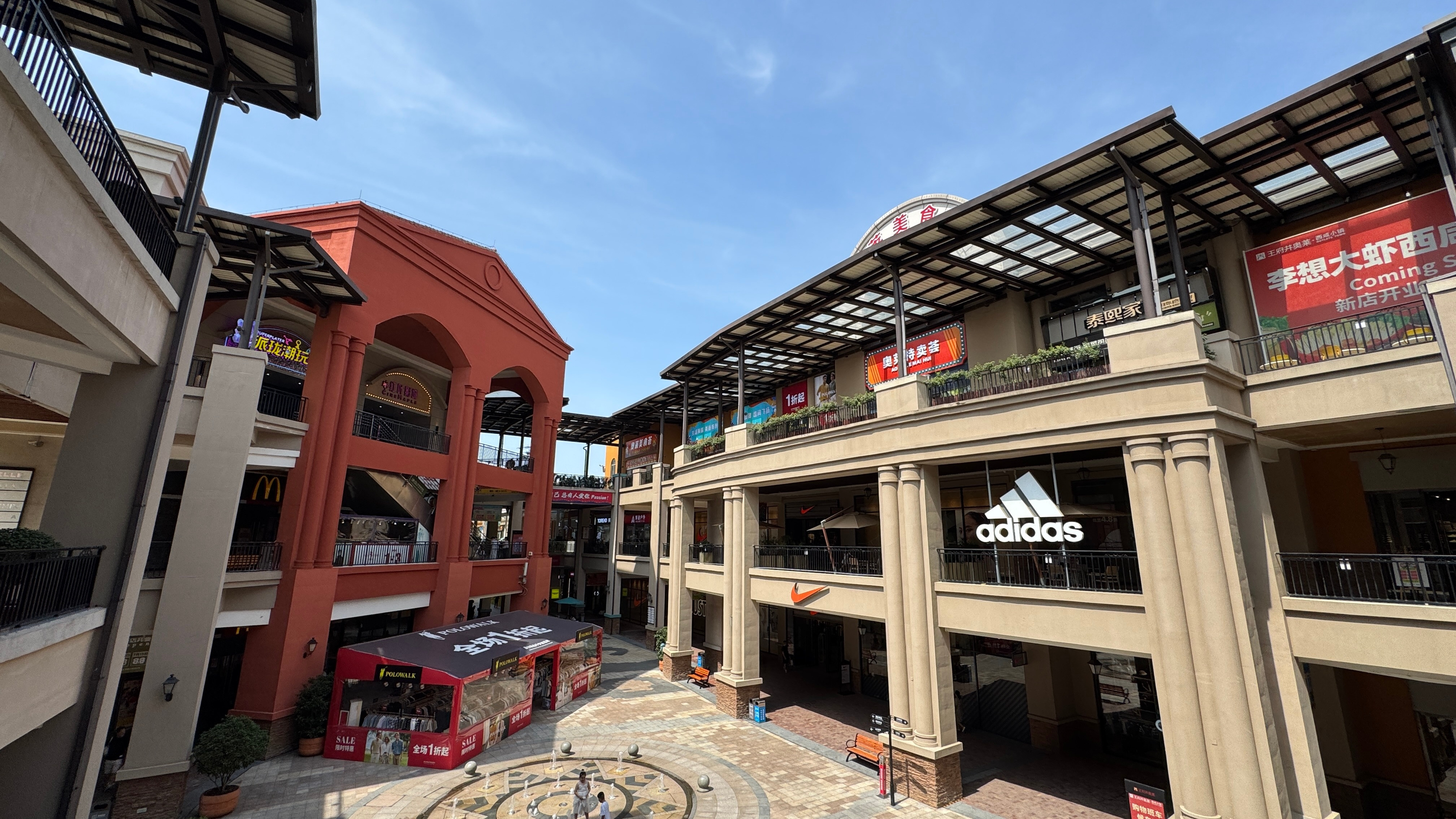 人民日报清醒的一段话：“千万别再假大方了，吃饭抢着买单，随份子第一个，从不计较零