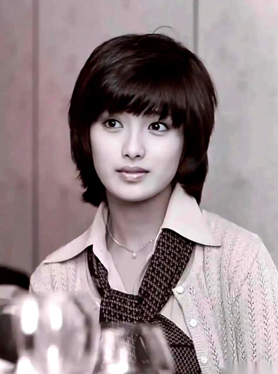 山口百惠，一个8年赚了4亿日元的女人，却在婚后，死死盯着一个6万日元的包，最后，