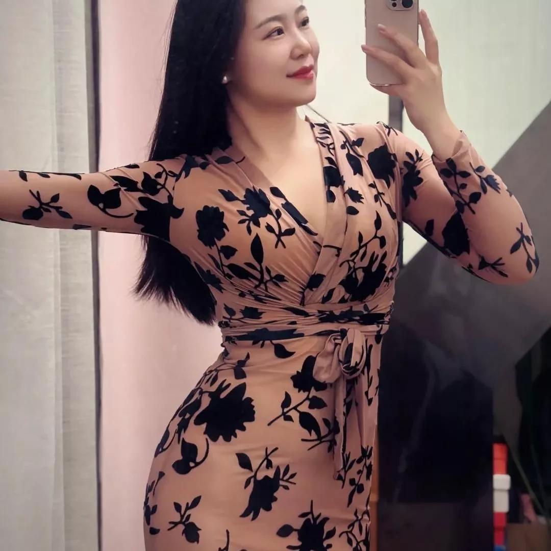 优雅连衣裙，甜美自拍，少女心爆棚🌸✨