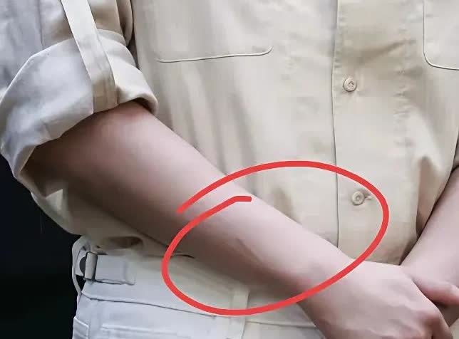 哈哈，如今的网友是真细心啊！万万没想到今天的奈斯活动现场大头无意之间的一个举动又