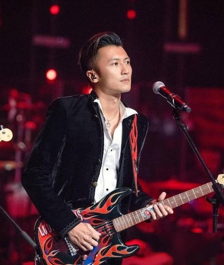张柏芝那么漂亮，谢为啥选择王菲其实这事根本不是世俗眼光里“谁颜值高谁就赢”的逻