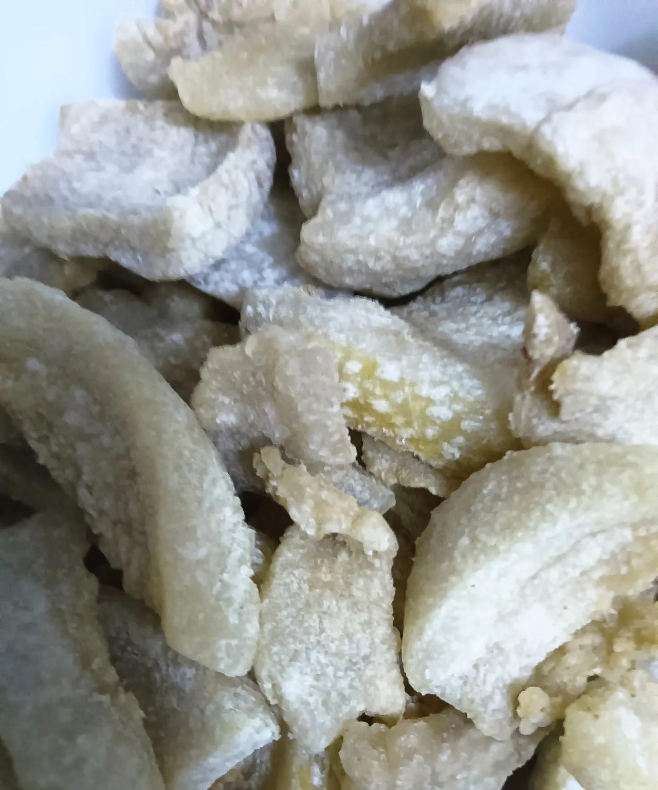 我昨天休息，去菜市场买了4斤肥猪肉，5块钱一斤，一共花了20块钱。为的不是猪油，