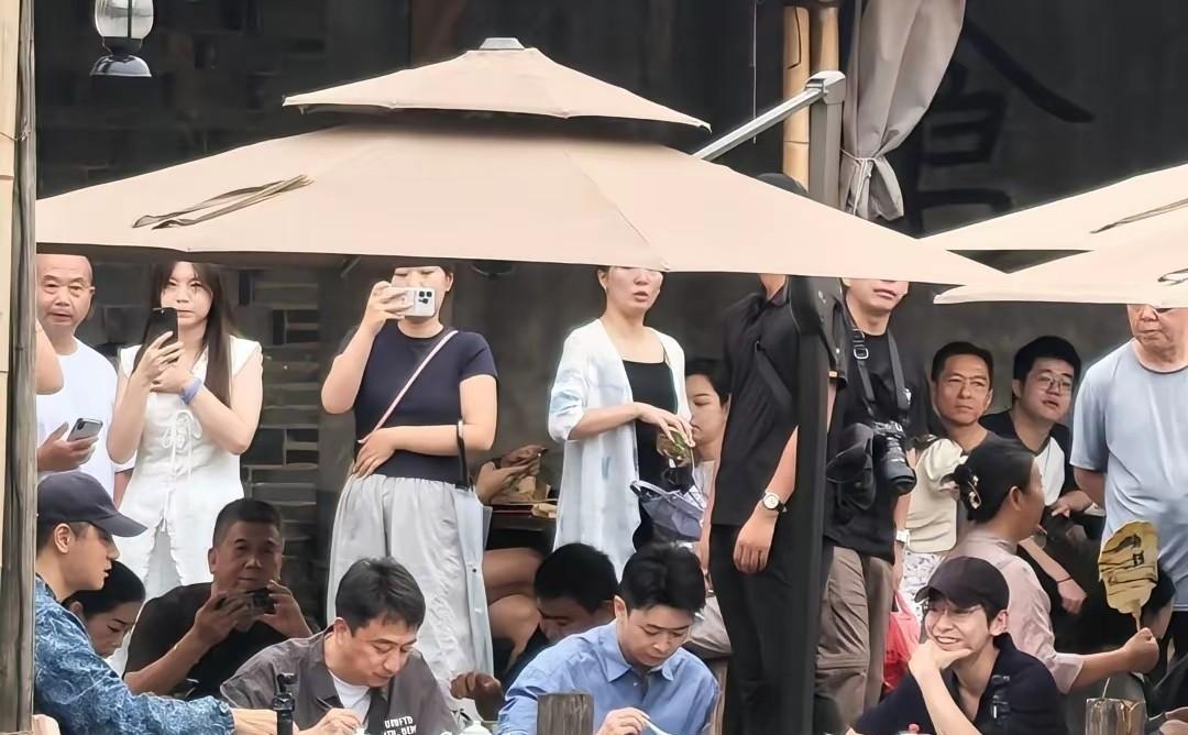 黄磊还是放不下“向往的生活”，黄磊面对大家对厨艺的质疑，没有选择避而不谈，没有选