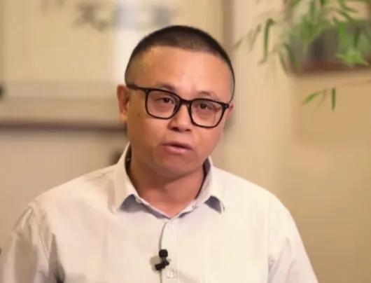 自己的钱难取！取4万被盘问报警，2026新规落地竟又生波折？“取4万还要报用