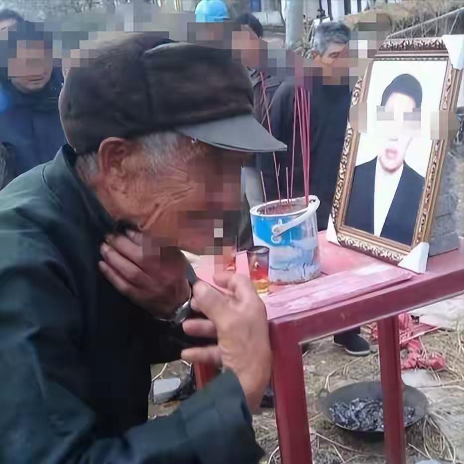 河南两兄弟同时暴毙，停尸至今未下葬，父母一夜白头，家属曝死因！悲剧的根源是一股