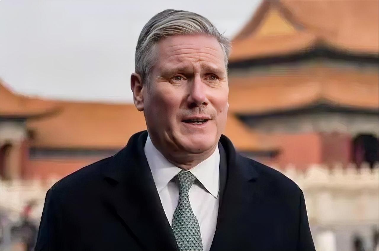 英国首相斯塔默表示，英国不会取消锡克教徒携带宗教短剑的法律豁免，但如果英国女性夜