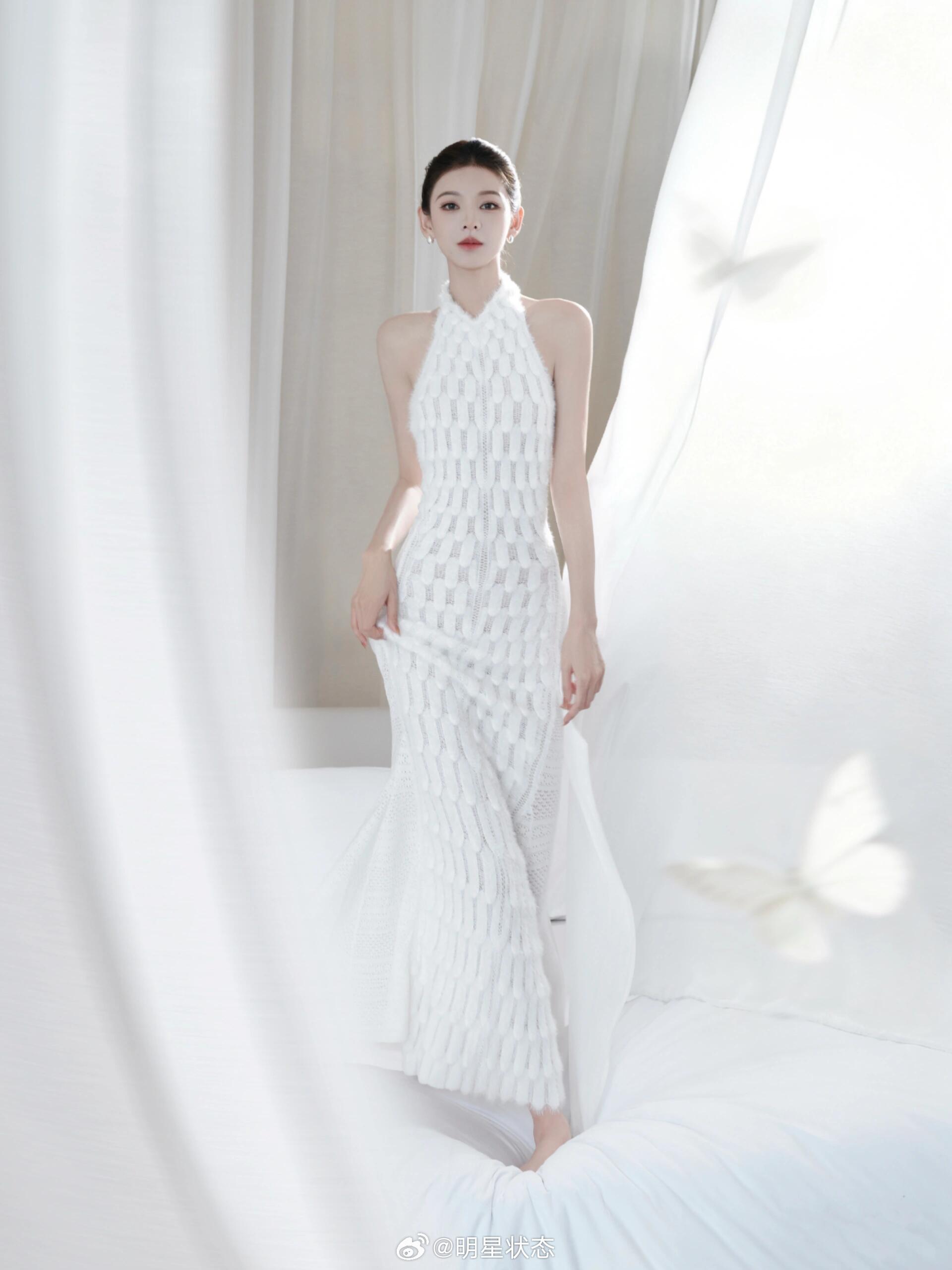 张予曦的皮肤和衣服一样白​​​