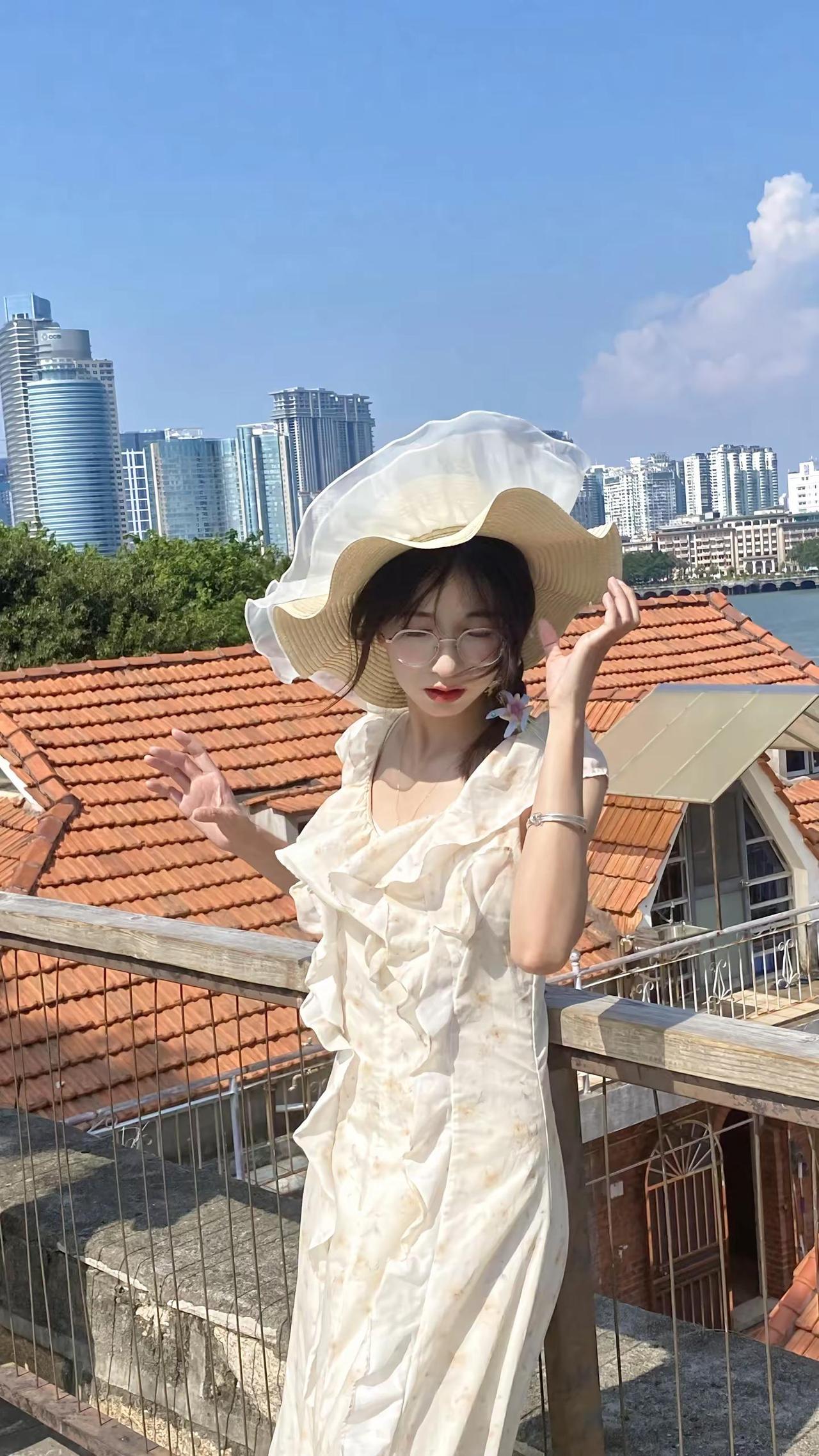 恰到好处的发丝帽子裙摆