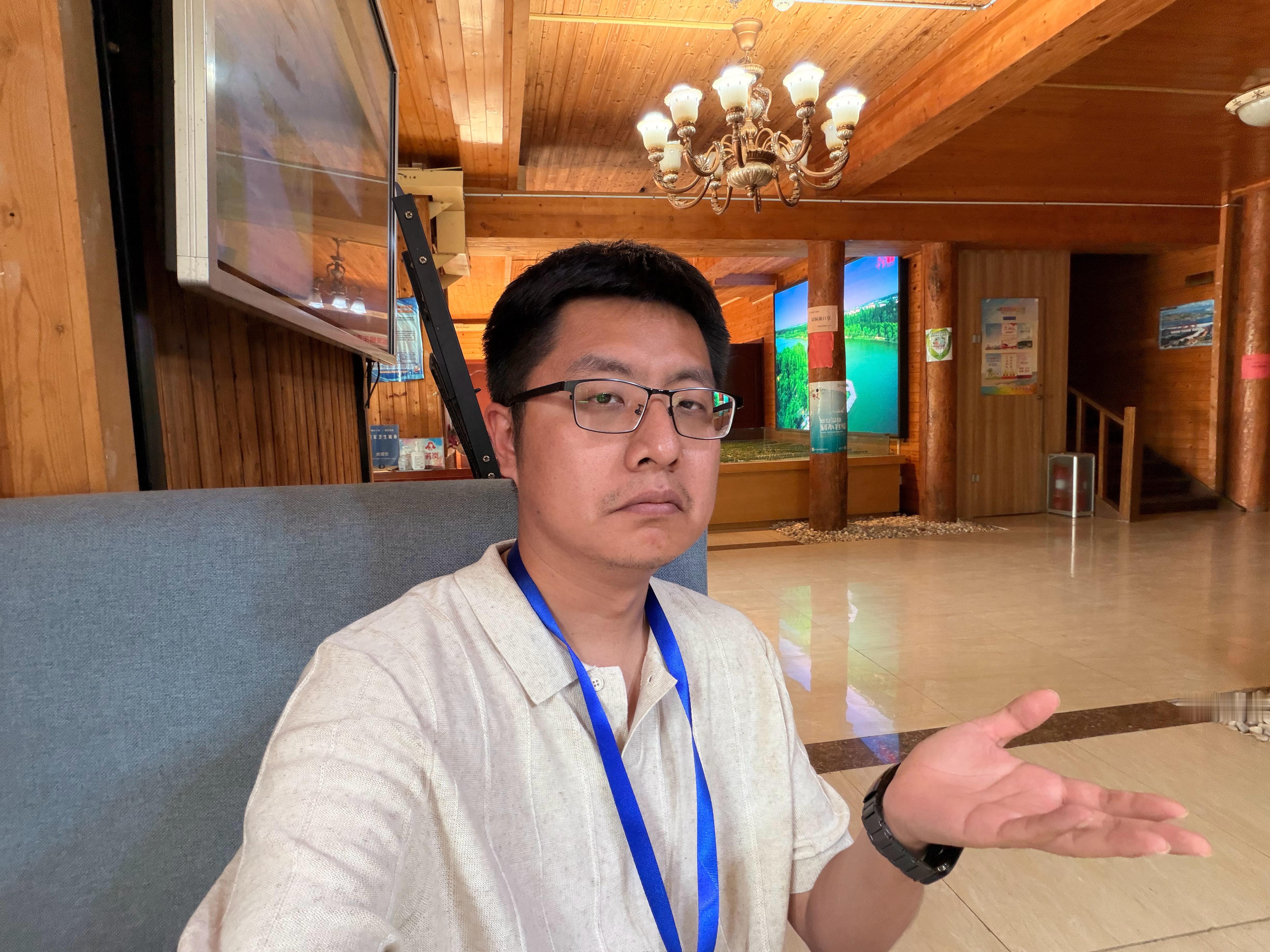 你被车门夹过手吗可别提了，小时候被车门夹手嗷嗷哭，然后长大了，被电吸门夹过！！！