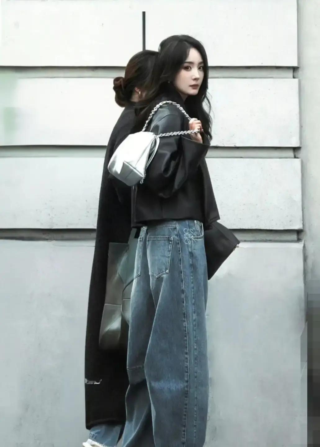 杨幂一条裤子，一周搜爆320%热搜刚挂上去，淘宝同款就断货。我蹲了三天，才