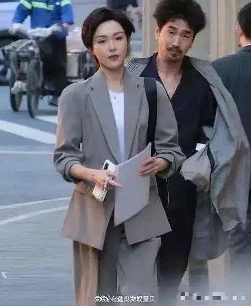 内娱就是这样，一个角色火了，就会有无数个类似的角色造型出现。比如赵丽颖和唐嫣的新