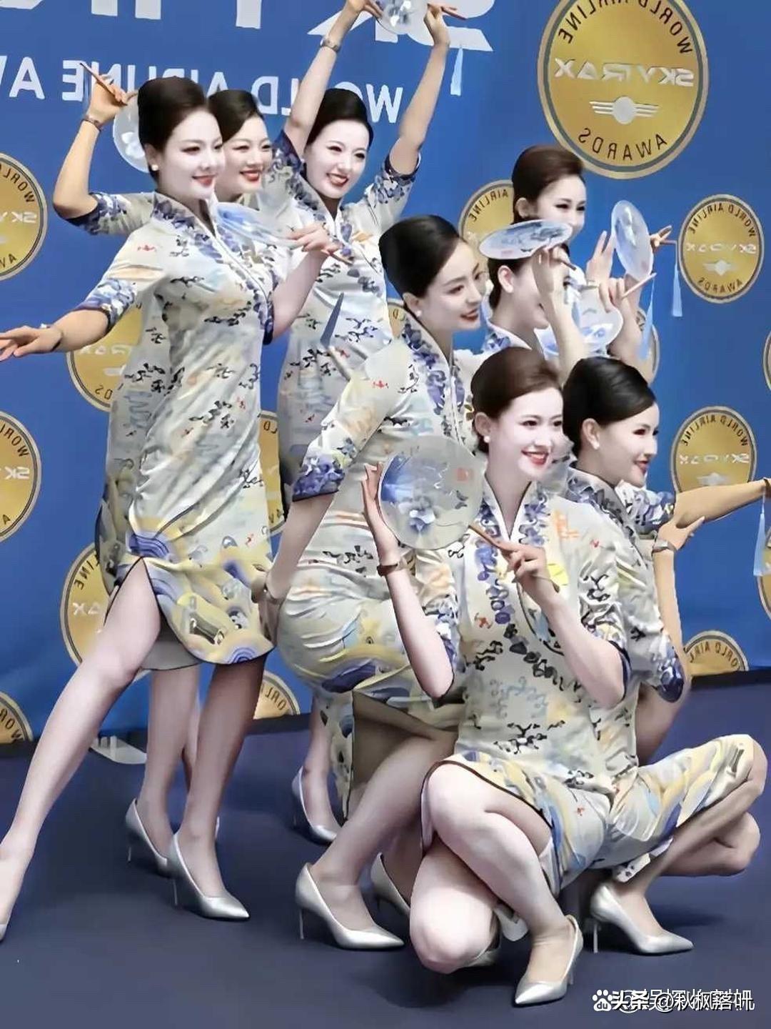 还是这样的职业装养眼