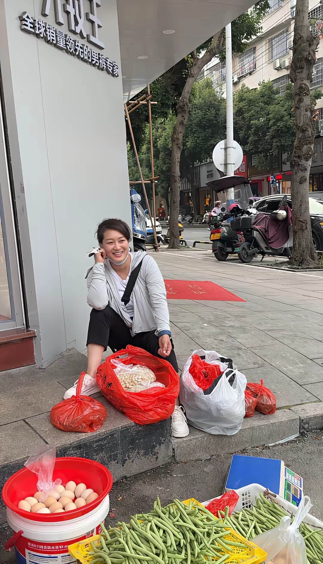 我的摆摊之旅，喊我老板就行！嘿，各位朋友！今天我正式开启摆摊模式啦！要是