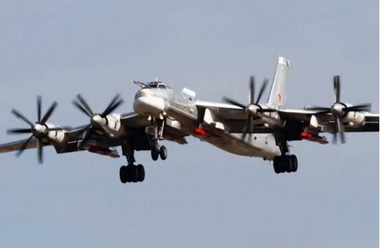 七架图-95深夜同时升空、黑海舰队导弹同步发射！普京这波报复来得又快又狠，西方