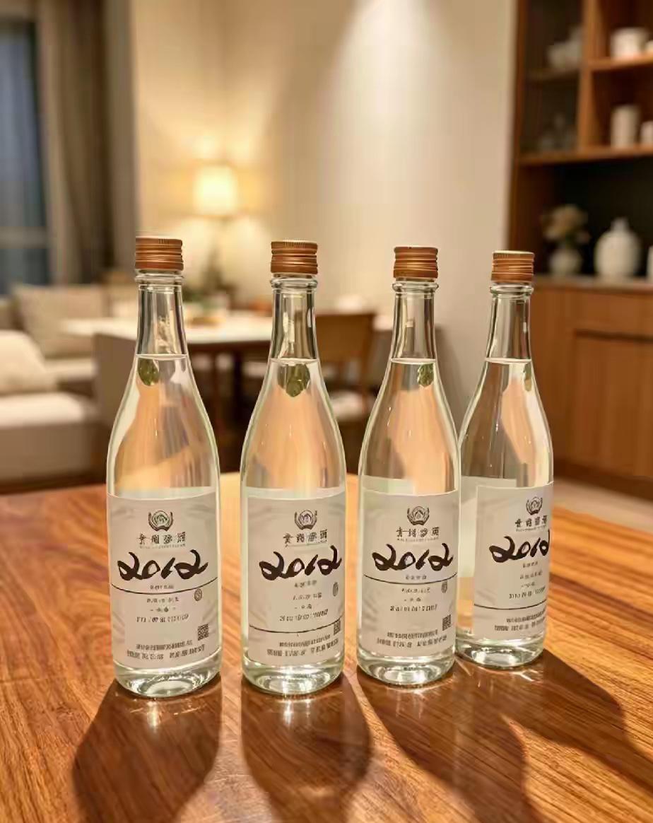 二姐国庆从外省回来，拎四瓶酒看我爸，媳妇悄悄跟我嘀咕：这酒超市也就二十块国庆