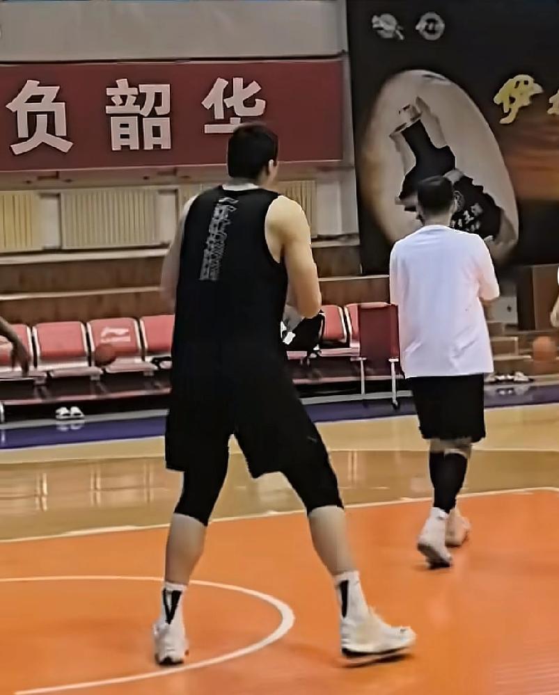 木拉提回归新疆广汇，暂时身份是助理教练，事实上对刘炜构成潜在威胁木拉提打球不