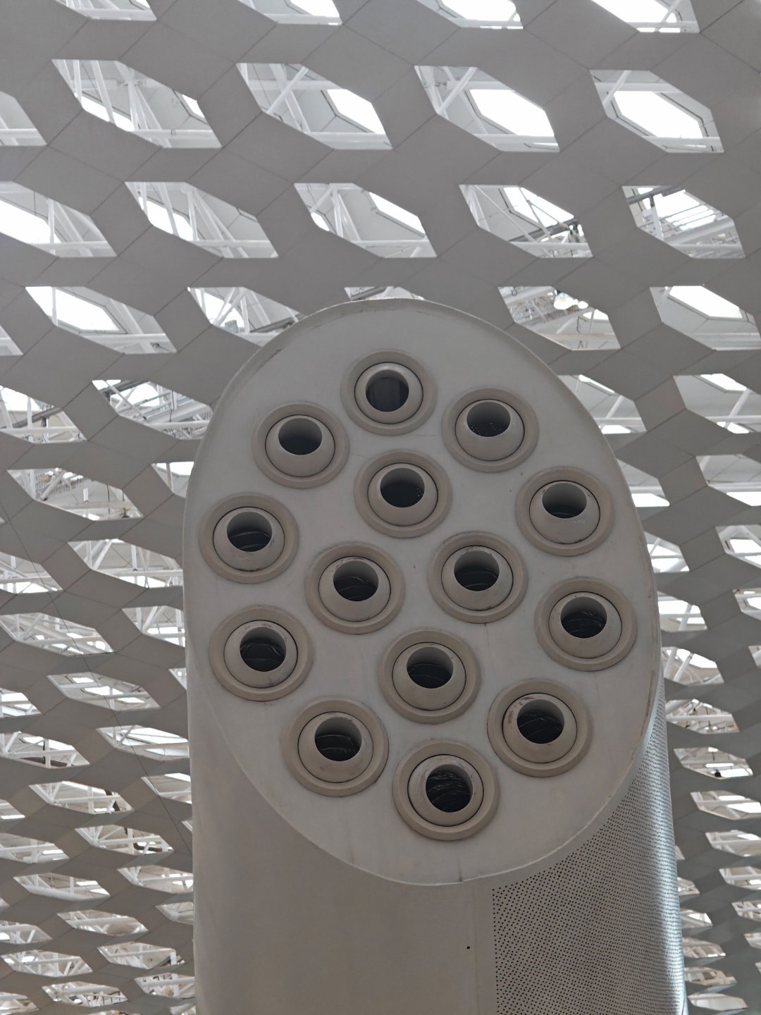 深圳宝安机场T3的空调出风口真是密恐福音